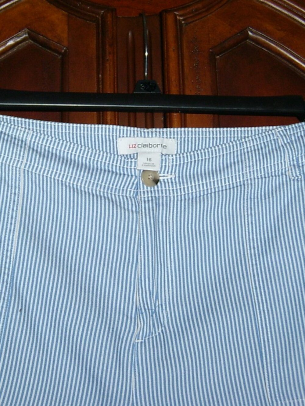 Liz Claiborne Cropped Pin Striped Capri Pants, Size 16 - Picture 2 of 4